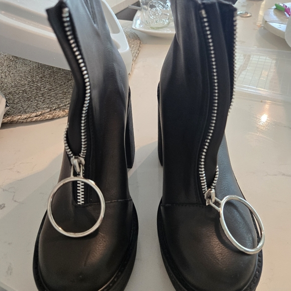 Leather boots - Picture 9 of 10